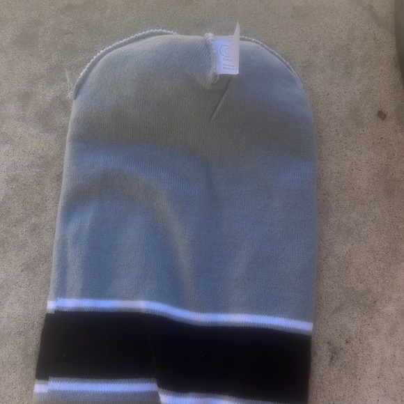 LA KINGS Mammoth Mountain NHL Beanie Hat - Picture 6 of 7